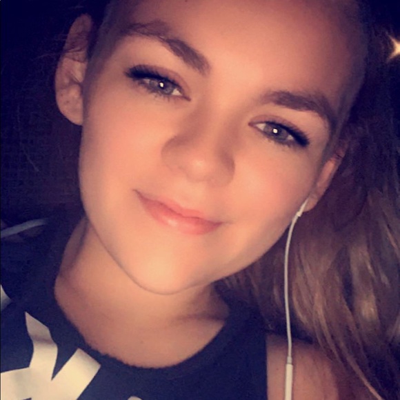 Meet your Posher, Abigail - Picture 1 of 1